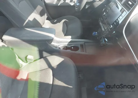 2021 Toyota Prius Le z USA, uszkodzony, nr VIN JTDKAMFU4M3146400